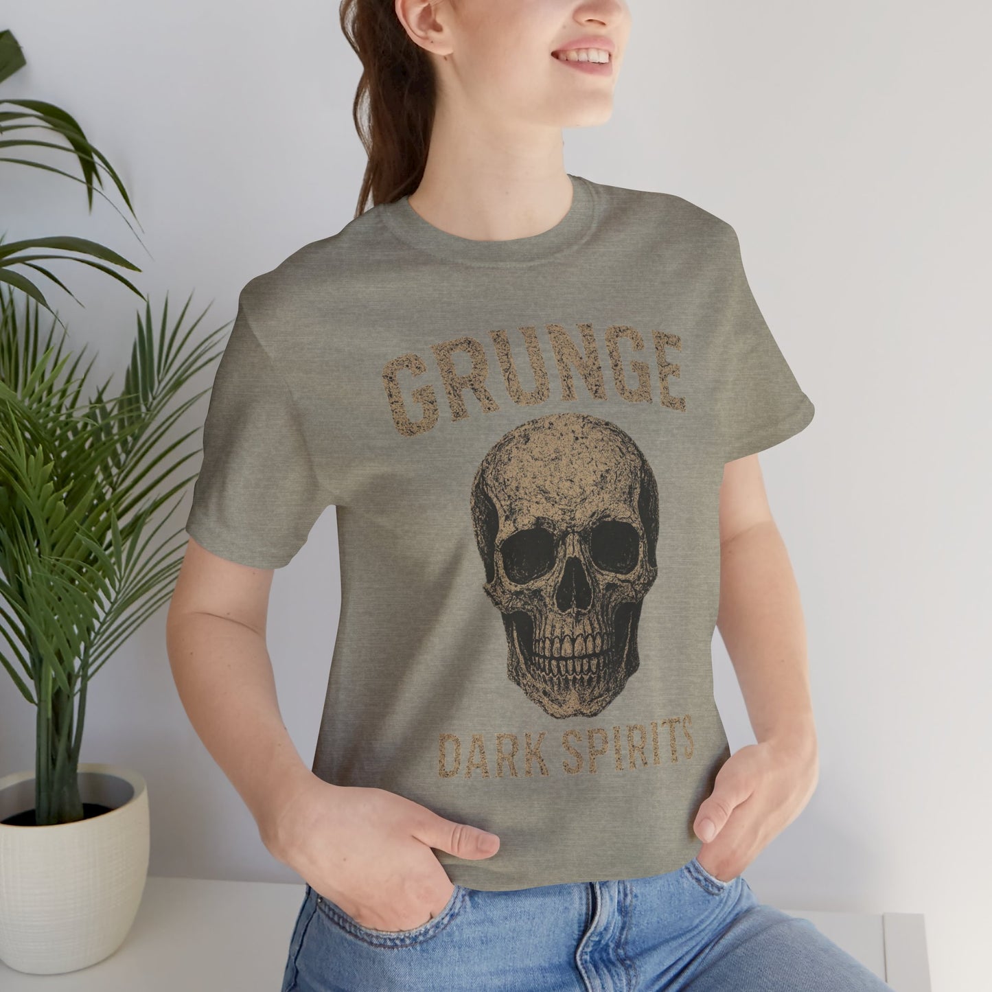 Grunge Skull Graphic Tee, Unisex T-Shirt for Music Lovers, Alternative Fashion, Casual Wear, Halloween Party, Vintage Style
